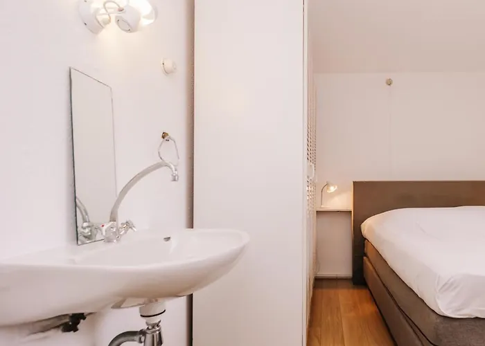 Zuidwest 6, Garden, Dunes & Free Parking