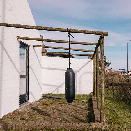 Zuidwest 6, Garden, Dunes & Free Parking Villa